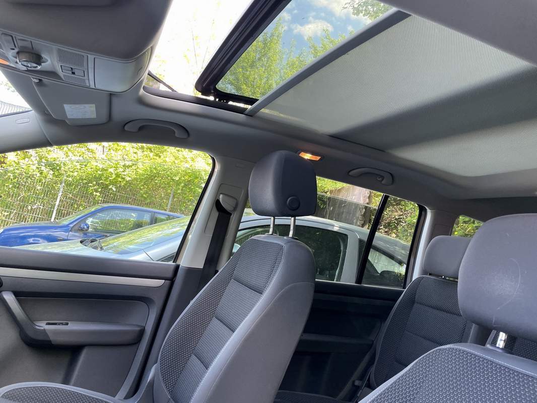 Volkswagen Touran 2.0TDi manual – rate, avans zero