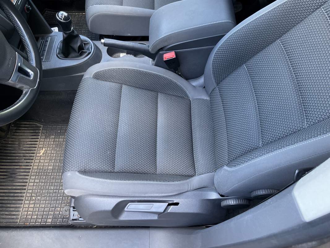 Volkswagen Touran 2.0TDi manual – rate, avans zero