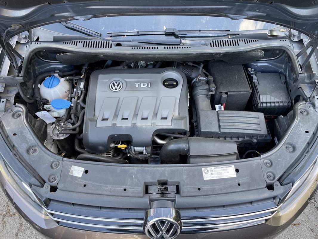 Volkswagen Touran 2.0TDi manual – rate, avans zero