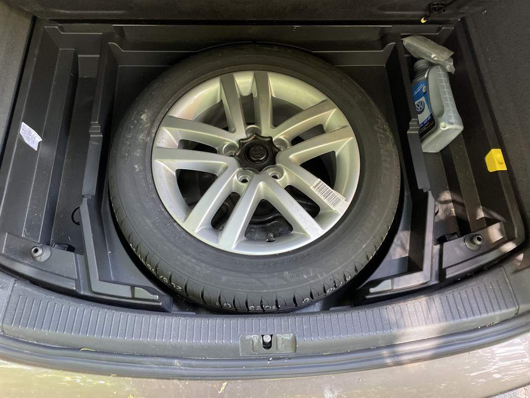 Volkswagen Touran 2.0TDi manual – rate, avans zero