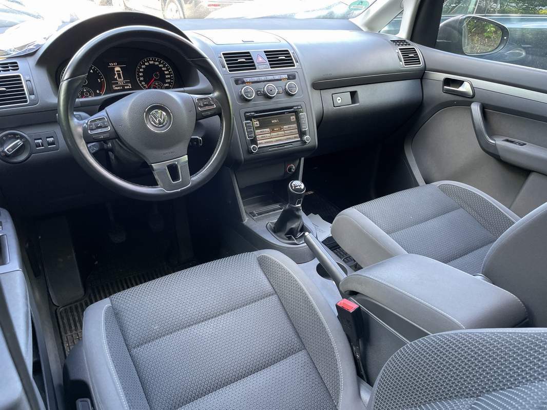 Volkswagen Touran 2.0TDi manual – rate, avans zero