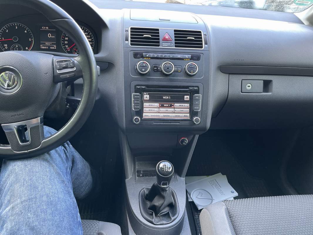 Volkswagen Touran 2.0TDi manual – rate, avans zero