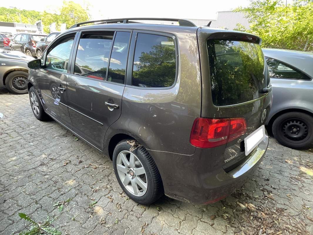 Volkswagen Touran 2.0TDi manual – rate, avans zero