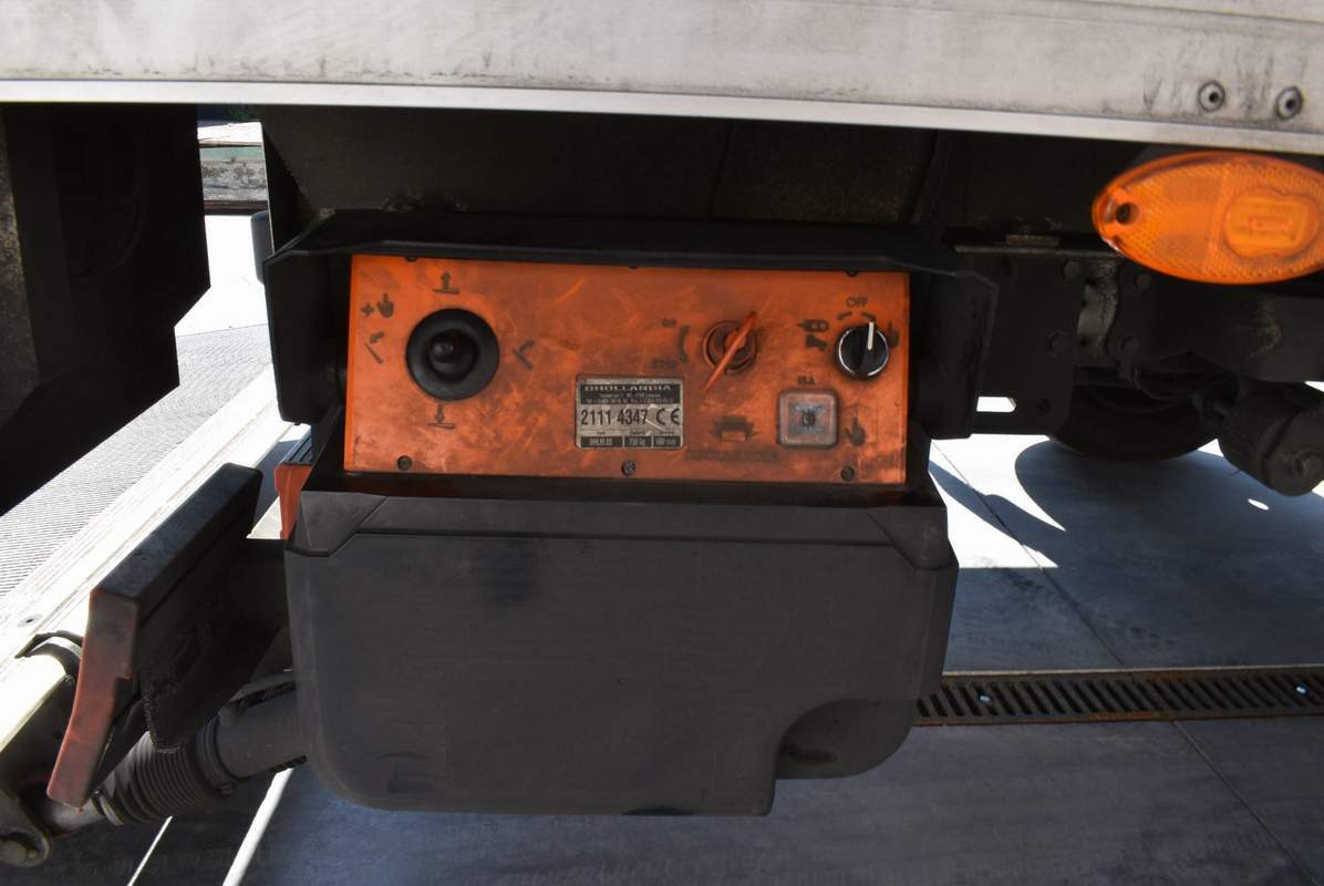 Ford Transit 3500 kg tip Box cu lift hidraulic – leasing, garantie 12 luni