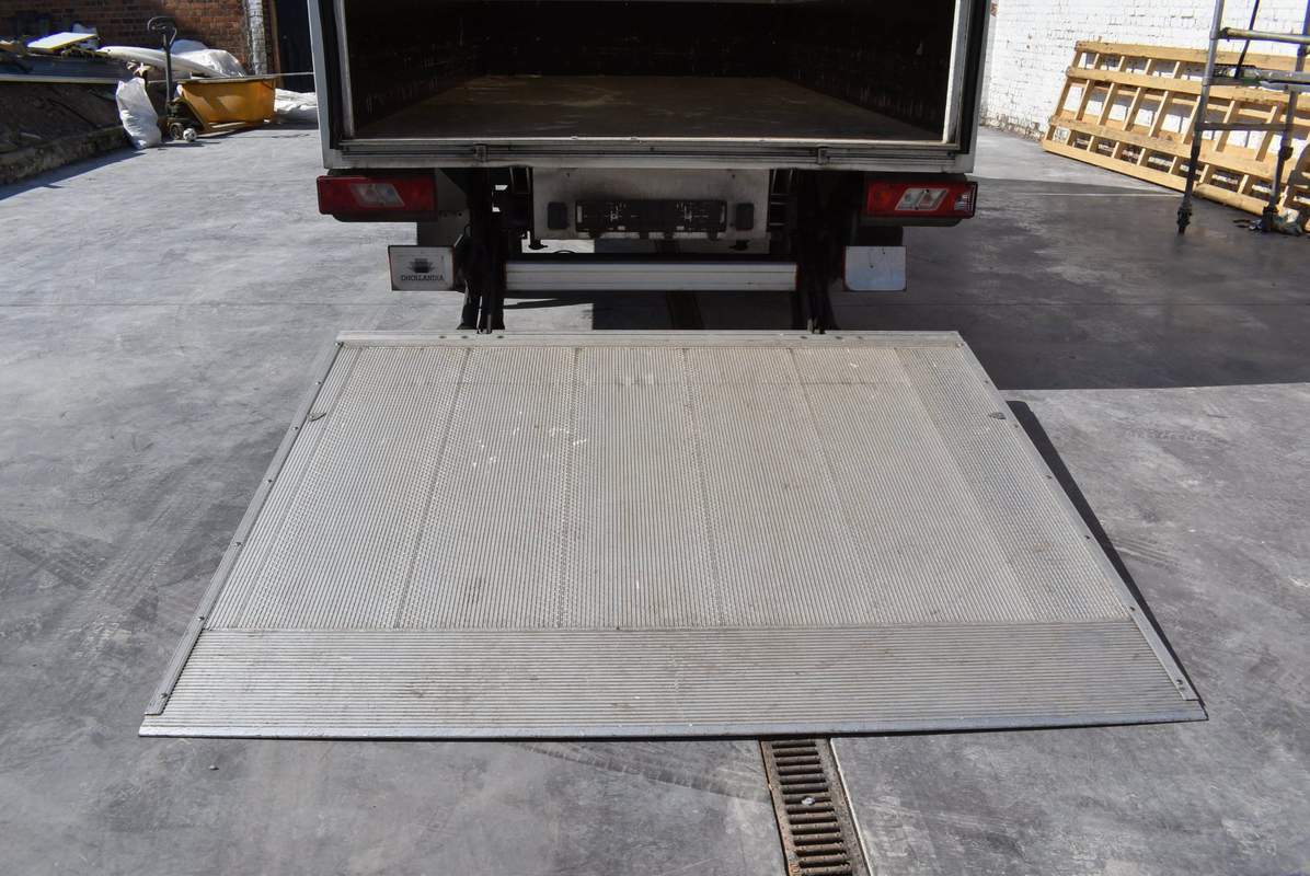 Ford Transit 3500 kg tip Box cu lift hidraulic – leasing, garantie 12 luni