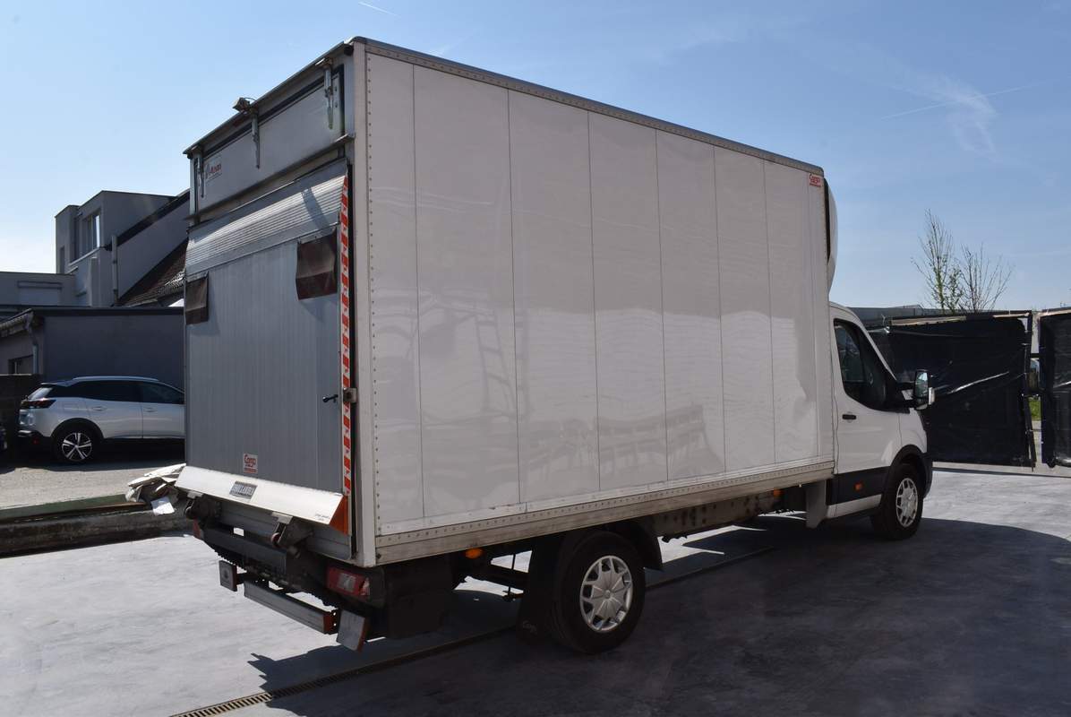 Ford Transit 3500 kg tip Box cu lift hidraulic – leasing, garantie 12 luni