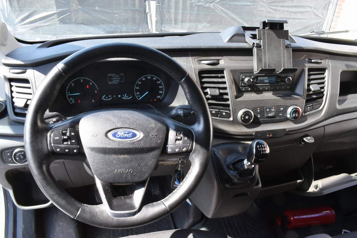 Ford Transit 3500 kg tip Box cu lift hidraulic – leasing, garantie 12 luni