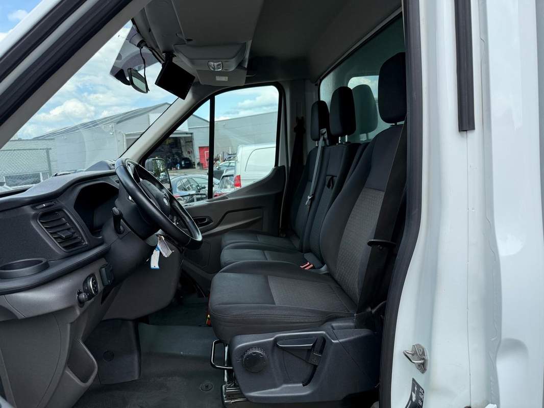 Ford Transit BOX cu lift hidraulic – 3500kg, leasing, rate, garantie 12 luni