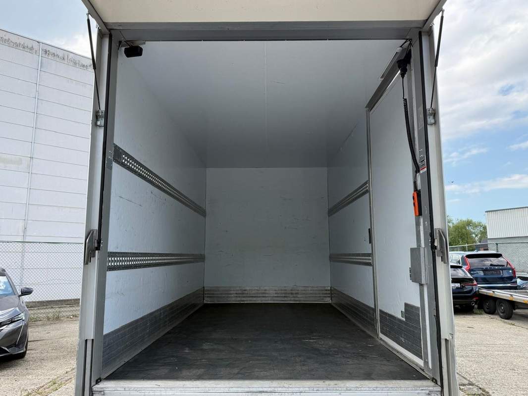 Ford Transit BOX cu lift hidraulic – 3500kg, leasing, rate, garantie 12 luni