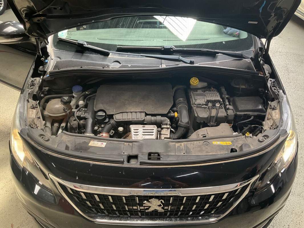 Peugeot 2008 manual, benzina 1.2L EURO6 – leasing, rate, garantie